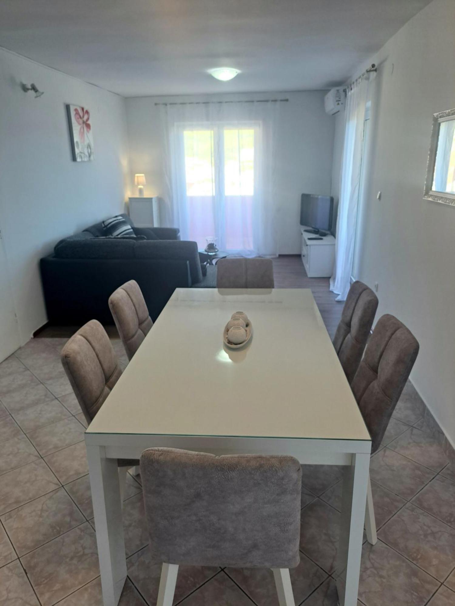 Lifestyle Apartment Podstrana Bagian luar foto